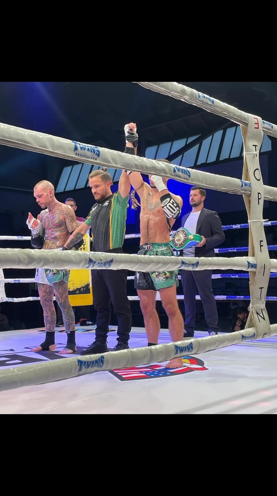 Pe 12 octombrie, la PALAFERROLI ARENA din San Bonifacio, Verona, este programată o seară extraordinară de acțiune MuayThai de elită.

În evenimentul principal al galei Amazing MuayThai Fight Night, se anunță o confruntare electrizantă: Yodpt Petchrungruang se va înfrunta cu Kiewpayak Jitmuangnon pentru titlul mondial WBC MuayThai la categoria super-pană.

Această luptă de gală promite un spectacol de înalt nivel, evidențiind măiestria tehnică și tenacitatea a doi dintre cei mai buni luptători din MuayThai, sub semnul aniversării a 20 de ani de existență a acestui eveniment de prestigiu.
