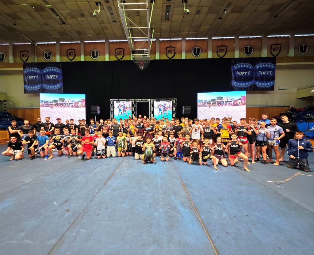eminar de Muay Thai sustinut de Multiplu Campion Mondial - Sak "Black Spider" Kaoponlek la Cluj-Napoca