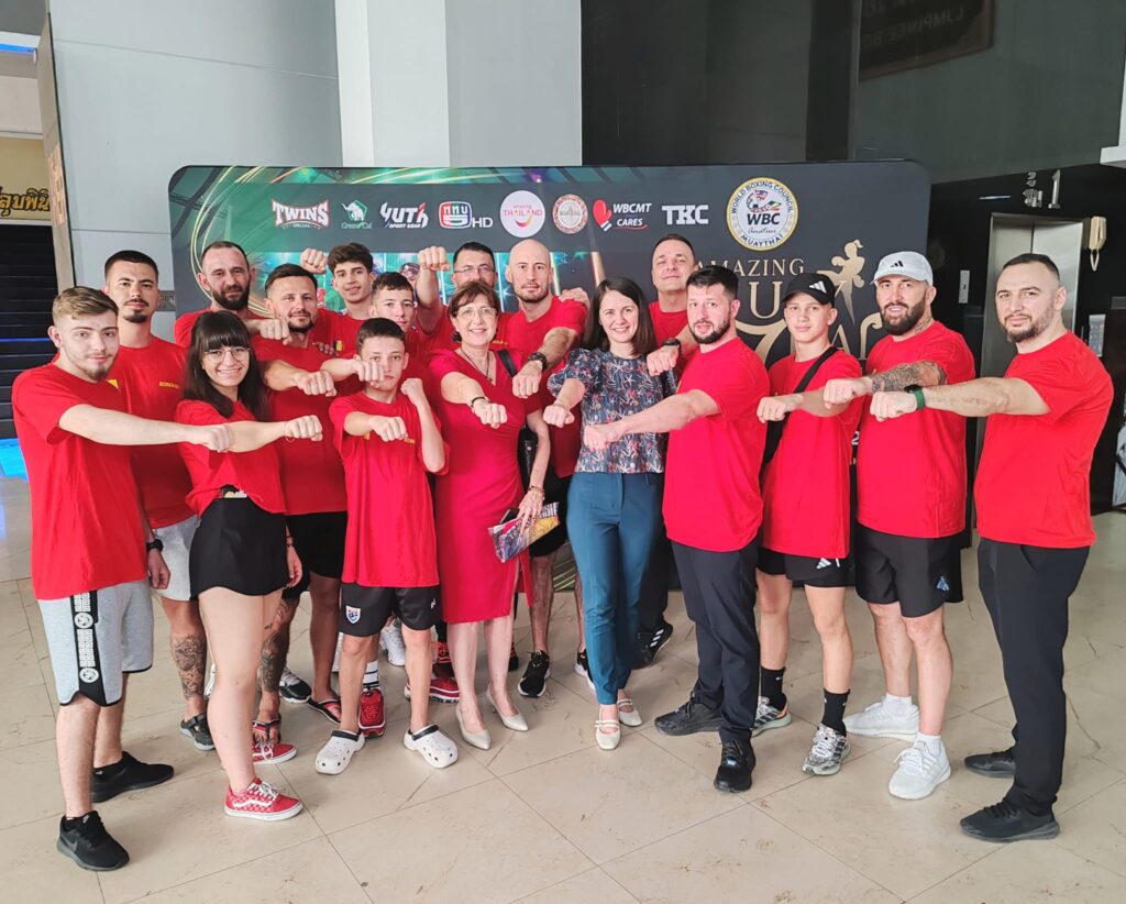 Lotul României de Muay Thai alături de Doamna Ambasador Daniela Băzăvan la Festivalul Mondial de Muay Thai din Thailanda 2024